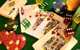 vip7777bet စလော့ဂိမ်း မြန်မာ ကစားသမား Jackpot Slots ကစားနေသောပုံ